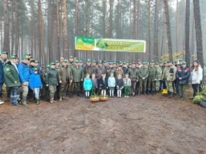 Подробнее о статье Старт дан! Александр Кулик дал старт добровольной общественной акции «Дай лесу новае жыццё!»
